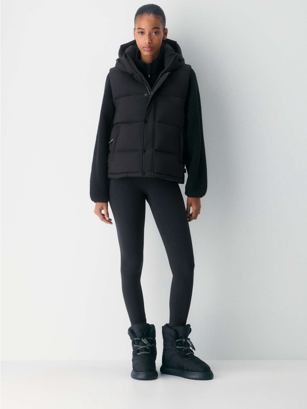 Aritzia The Super Puff Vest cliMATTE woman's size medium black NWT